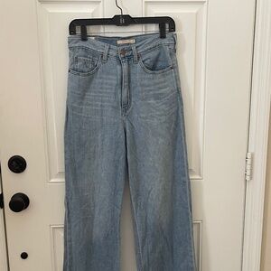 Levi’s High Loose Light Wash Jeans Size 27